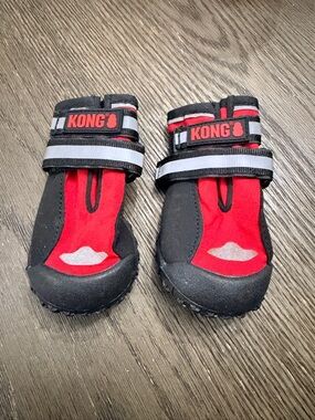 Kong Kids Black and Red Reflective Strap Water Boots